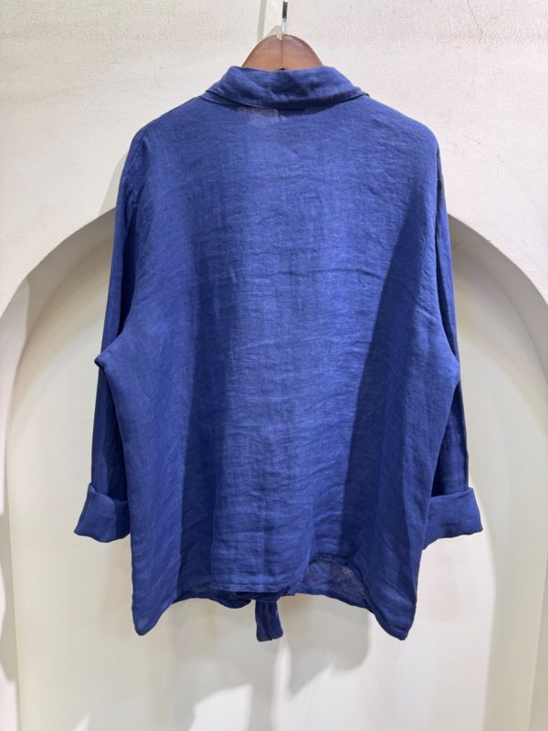 پشت شومیز وسط گره